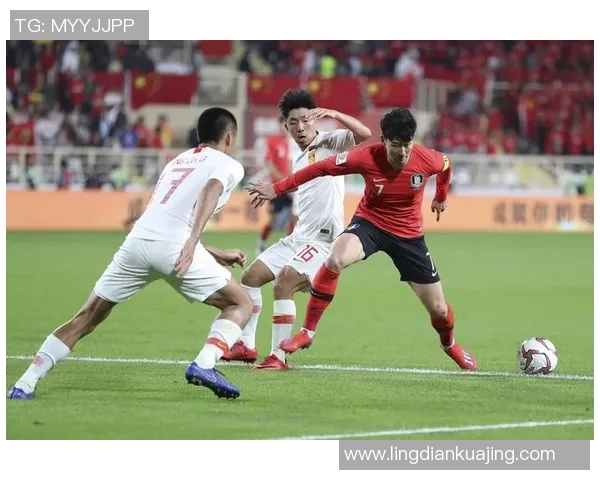 国足与韩国激战正酣精彩瞬间回顾与分析图片集锦 国足与韩国激战正酣精彩瞬间回顾与分析图片集锦